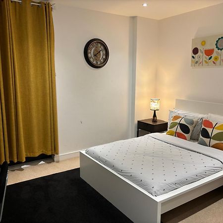 Modern En-Suite Room And Self Catering In London Exteriör bild